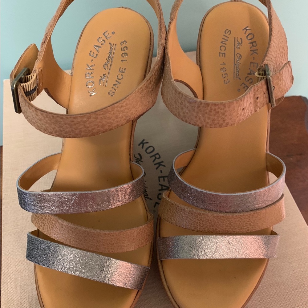 Neural heeled sandals